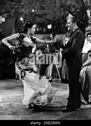 Yvonne De Carlo Film: Black Bart (1949) personaggi: Lola Montez regista: George Sherman 03 marzo 1948 **AVVERTENZA** questa fotografia è solo per uso editoriale ed è copyright di UNIVERSAL e/o del fotografo assegnato dalla Film o Production Company e può essere riprodotta solo da pubblicazioni in concomitanza con la promozione del film di cui sopra. È richiesto un credito obbligatorio a UNIVERSAL. Il fotografo deve essere accreditato anche quando è noto. Nessun uso commerciale può essere concesso senza autorizzazione scritta da parte della Film Company. Foto Stock