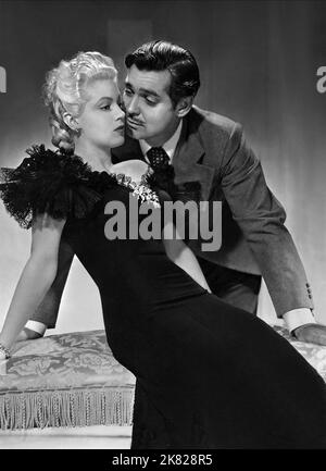 Lana Turner & Clark Gable Film Honky Tonk (USA 1941) personaggi: Elizabeth Cotton, 'Candy' Johnson regista: Jack Conway 01 ottobre 1941 **ATTENZIONE** questa fotografia è solo per uso editoriale ed è copyright della MGM e/o del fotografo assegnato dalla Film o Production Company e può essere riprodotta solo da pubblicazioni in concomitanza con la promozione del suddetto Film. È richiesto un credito obbligatorio a MGM. Il fotografo deve essere accreditato anche se conosciuto. Nessun uso commerciale può essere concesso senza l'autorizzazione scritta di The Film Company. Foto Stock