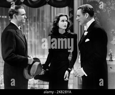 Barton Maclane, Hedy Lamarr & Ian Hunter Film: Come Live With Me (1946) personaggi: Barney Grogan, Johnny Jones, Barton Kendrick regista: Clarence Brown 29 gennaio 1941 **AVVERTENZA** questa fotografia è solo per uso editoriale ed è copyright di MGM e/o del fotografo assegnato dalla Film o dalla Production Company e può essere riprodotta solo da pubblicazioni in concomitanza con la promozione del film di cui sopra. È richiesto un credito obbligatorio a MGM. Il fotografo deve essere accreditato anche quando è noto. Nessun uso commerciale può essere concesso senza autorizzazione scritta da parte della Film Company. Foto Stock