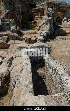 Rovine dell'antica Perre, piccola città di Commagene Kingdomand più tardi importante centro locale dell'Impero Romano. Foto Stock