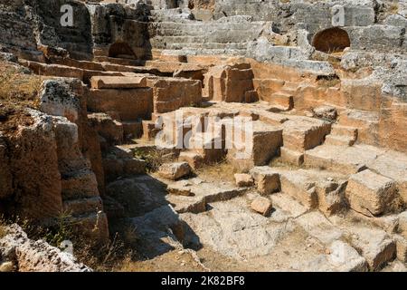 Rovine dell'antica Perre, piccola città di Commagene Kingdomand più tardi importante centro locale dell'Impero Romano. Foto Stock