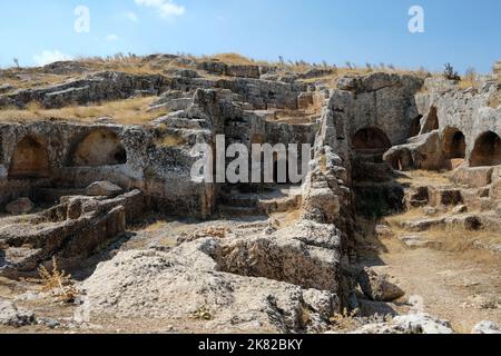 Rovine dell'antica Perre, piccola città di Commagene Kingdomand più tardi importante centro locale dell'Impero Romano. Foto Stock