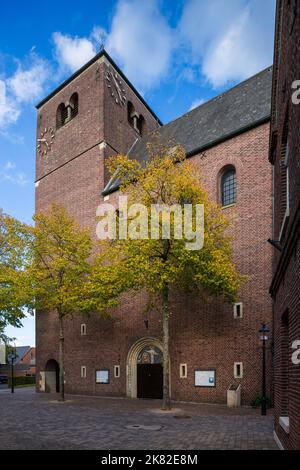 Germania, Suedlohn, Westmuensterland, Muensterland, Westfalia, Renania settentrionale-Vestfalia, NRW, Chiesa cattolica di San Vito, chiesa parrocchiale, tardo gotico, edificio in mattoni Foto Stock