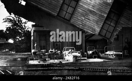 Buster Keaton Film: Steamboat Bill, Jr. (1928) personaggi: William Canfield Jr. 01 maggio 1928 **AVVERTENZA** questa fotografia è solo per uso editoriale ed è copyright della Film Company e/o del fotografo assegnato dalla Film o dalla Production Company e può essere riprodotta solo da pubblicazioni in concomitanza con la promozione del film di cui sopra. È richiesto un credito obbligatorio alla società cinematografica. Il fotografo deve essere accreditato anche quando è noto. Nessun uso commerciale può essere concesso senza autorizzazione scritta da parte della Film Company. Foto Stock