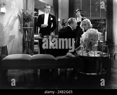 Donald Cook, gene Raymond, Irene Ware & Carole Lombard Film: Breve momento (USA 1933) personaggi: Franklin Deane, Rodney Deane, Joan, Abby Fane regista: David Burton 08 settembre 1933 **AVVERTENZA** questa fotografia è solo per uso editoriale ed è copyright delle IMMAGINI COLUMBIA e/o del fotografo assegnato dalla Film o dalla Production Company e può essere riprodotta solo da pubblicazioni in concomitanza con la promozione del film di cui sopra. È richiesto un credito obbligatorio per LE FOTO DI COLUMBIA. Il fotografo deve essere accreditato anche quando è noto. Nessun uso commerciale può essere concesso senza scritto Foto Stock