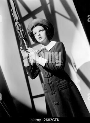 Judy Garland Film Everybody Sing (USA 1938) personaggi: Judy Bellaire regista: Edwin L. Marin 04 febbraio 1938 **ATTENZIONE** questa fotografia è ad uso esclusivamente editoriale ed è copyright della MGM e/o del fotografo assegnato dalla Film o Production Company e può essere riprodotta solo da pubblicazioni in concomitanza con la promozione del suddetto Film. È richiesto un credito obbligatorio a MGM. Il fotografo deve essere accreditato anche se conosciuto. Nessun uso commerciale può essere concesso senza l'autorizzazione scritta di The Film Company. Foto Stock