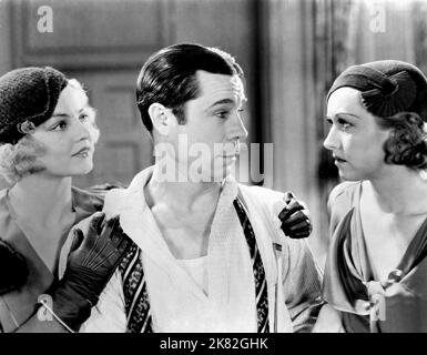 Lilian Bond, Joe E. Brown & Evalyn Knapp Film: Vigili del fuoco, Save My Child (1932) personaggi: June Farnum, Joe Grant, Sally Toby regista: Llotd Bacon 20 febbraio 1932 **AVVERTENZA** questa fotografia è solo per uso editoriale ed è copyright delle PRIME IMMAGINI NAZIONALI e/o del fotografo assegnato dalla Film o dalla Production Company e può essere riprodotta solo da pubblicazioni in concomitanza con la promozione del film di cui sopra. È richiesto un credito obbligatorio per LE PRIME FOTO NAZIONALI. Il fotografo deve essere accreditato anche quando è noto. Nessun uso commerciale può essere concesso senza autorizzazione scritta Foto Stock