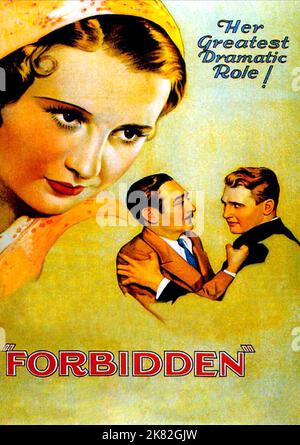 Barbara Stanwyck, Adolphe Menjou & Ralph Bellamy Poster Film: Forbidden (USA 1932) regista: Frank Capra 09 gennaio 1932 **AVVERTENZA** questa fotografia è solo per uso editoriale ed è copyright delle IMMAGINI COLUMBIA e/o del fotografo assegnato dalla Film o dalla Production Company e può essere riprodotta solo da pubblicazioni in concomitanza con la promozione del film di cui sopra. È richiesto un credito obbligatorio per LE FOTO DI COLUMBIA. Il fotografo deve essere accreditato anche quando è noto. Nessun uso commerciale può essere concesso senza autorizzazione scritta da parte della Film Company. Foto Stock