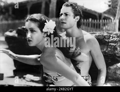 Dorothy Lamour & Jon Hall Film The Hurricane (1934) personaggi: Marama & Terangi regista: John Ford 09 novembre 1937 **ATTENZIONE** questa fotografia è ad uso esclusivamente editoriale ed è copyright di IMMAGINI UNIVERSALI e/o del fotografo assegnato dalla Film o Production Company e può essere riprodotta solo da pubblicazioni in concomitanza con la promozione del suddetto Film. È richiesto un credito obbligatorio per LE FOTO UNIVERSALI. Il fotografo deve essere accreditato anche se conosciuto. Nessun uso commerciale può essere concesso senza l'autorizzazione scritta di The Film Company. Foto Stock