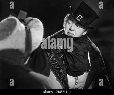 Charles Laughton Film: Jamaica Inn (UK 1939) personaggi: Sir Humphrey Pengallan / sulla base del libro di Daphne Du Maurier / Titel Auch: "Die Taverne von Jamaika" regista: Alfred Hitchcock 12 maggio 1939 **AVVERTENZA** questa fotografia è solo per uso editoriale ed è copyright di IMMAGINI DI PRIMARIA IMPORTANZA e/o del fotografo assegnato dalla Film o dalla Società di produzione e può essere riprodotta solo da pubblicazioni in concomitanza con la promozione del film di cui sopra. È richiesto un credito obbligatorio per LE FOTO DI PARAMOUNT. Il fotografo deve essere accreditato anche quando è noto. Non può essere concesso alcun uso commerciale Foto Stock