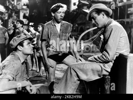 Humphrey Bogart Film Dead End (1936) personaggi: Hugh 'Baby Face' Martin regista: William Wyler 24 August 1937 **WARNING** questa fotografia è solo per uso editoriale ed è copyright di UNITED ARTISTS e/o The Photographer assegnato dalla Film or Production Company e può essere riprodotta solo da pubblicazioni in concomitanza con la promozione del suddetto Film. È richiesto un credito obbligatorio per GLI ARTISTI UNITI. Il fotografo deve essere accreditato anche se conosciuto. Nessun uso commerciale può essere concesso senza l'autorizzazione scritta di The Film Company. Foto Stock