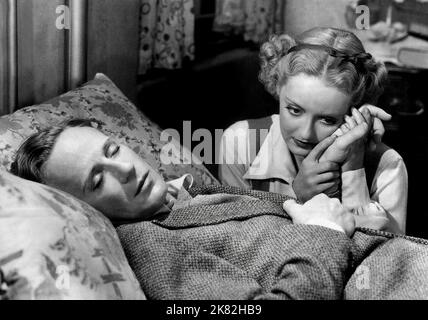 Leslie Howard & Bette Davis Film The Petrified Forest (1939) personaggi: Alan Squier & Gabrielle Maple 06 febbraio 1936 **ATTENZIONE** questa fotografia è ad uso esclusivamente editoriale ed è copyright della WARNER BROS e/o del fotografo assegnato dalla Film o Production Company e può essere riprodotta solo da pubblicazioni in concomitanza con la promozione del suddetto Film. È richiesto un credito obbligatorio a WARNER BROS. Il fotografo deve essere accreditato anche se conosciuto. Nessun uso commerciale può essere concesso senza l'autorizzazione scritta di The Film Company. Foto Stock