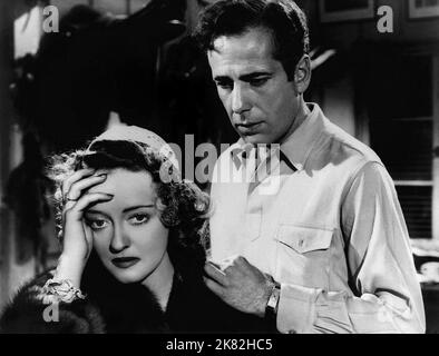 Bette Davis & Humphrey Bogart Film Dark Victory (1938) personaggi: Judith Traherne & Michael o'Leary regista: Edmund Goulding 20 aprile 1939 **WARNING** questa fotografia è solo per uso editoriale ed è copyright DELLA WARNER BROS e/o del fotografo assegnato dalla Film o Production Company e può essere riprodotta solo da pubblicazioni in concomitanza con la promozione del suddetto film. È richiesto un credito obbligatorio a WARNER BROS. Il fotografo deve essere accreditato anche se conosciuto. Nessun uso commerciale può essere concesso senza l'autorizzazione scritta di The Film Company. Foto Stock
