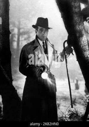 Humphrey Bogart Film Dead End (1938) personaggi: Hugh 'Baby Face' Martin regista: William Wyler 24 August 1937 **WARNING** questa fotografia è solo per uso editoriale ed è copyright di UNITED ARTISTS e/o The Photographer assegnato dalla Film or Production Company e può essere riprodotta solo da pubblicazioni in concomitanza con la promozione del suddetto Film. È richiesto un credito obbligatorio per GLI ARTISTI UNITI. Il fotografo deve essere accreditato anche se conosciuto. Nessun uso commerciale può essere concesso senza l'autorizzazione scritta di The Film Company. Foto Stock