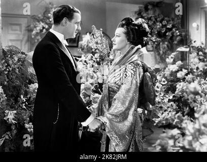 Tullio Carminati & Grace Moore Film: Una Notte d'Amore (1938) personaggi: Giulio Monteverdi & Mary Barrett regista: Victor Schertzinger 05 settembre 1934 **AVVERTENZA** questa fotografia è solo per uso editoriale ed è copyright delle IMMAGINI COLUMBIA e/o del fotografo assegnato dalla Film o dalla Production Company e può essere riprodotta solo da pubblicazioni in concomitanza con la promozione del film di cui sopra. È richiesto un credito obbligatorio per LE FOTO DI COLUMBIA. Il fotografo deve essere accreditato anche quando è noto. Nessun uso commerciale può essere concesso senza autorizzazione scritta da parte della Film Comp Foto Stock