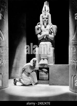 Boris Karloff Film: The Mummy (USA 1932) personaggi: Im-ho-tep regista: Karl Freund 22 dicembre 1932 **AVVERTENZA** questa fotografia è solo per uso editoriale ed è copyright di IMMAGINI UNIVERSALI e/o del fotografo assegnato dalla Film o dalla Production Company e può essere riprodotta solo da pubblicazioni in concomitanza con la promozione del film di cui sopra. È richiesto un credito obbligatorio per LE FOTO UNIVERSALI. Il fotografo deve essere accreditato anche quando è noto. Nessun uso commerciale può essere concesso senza autorizzazione scritta da parte della Film Company. Foto Stock