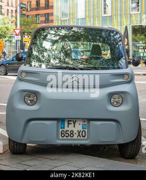 Amsterdam, Paesi Bassi, 06.10.2022, Vista frontale di Citroen Ami, una piccola micro auto elettrica Foto Stock