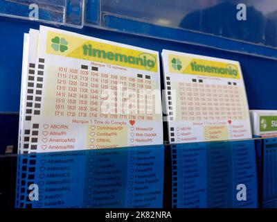 Minas Gerais, Brasile - 06 ottobre 2022: Biglietti per la lotteria Timemania Caixa Foto Stock