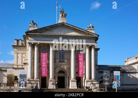 La facciata esterna della Tate Britain Art Gallery a Millbank, Pimlico, Londra UK, nell'ottobre 2022 Foto Stock