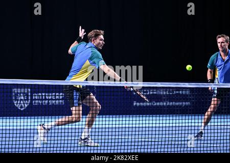 Anversa, Belgio. 20th Ott 2022. Il francese Nicolas Mahut ha mostrato in azione durante la partita maschile delle finali quadrimestrali tra la coppia francese Mahut - Roger-Vasselin e il polacco - Monaco Pair NYS - Zielinski, al torneo europeo Open Tennis ATP, ad Anversa, giovedì 20 ottobre 2022. BELGA PHOTO TOM GOYVAERTS Credit: Agenzia Notizie Belga/Alamy Live News Foto Stock