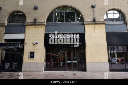 Negozi e ristoranti nel centro di Cardiff. Il ristorante grill Miller and carter Picture di Richard Williams Foto Stock