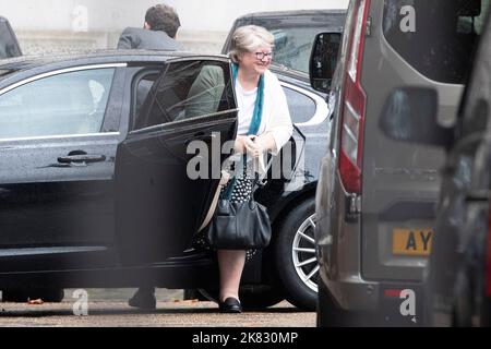 Londra, Regno Unito -20/10/2022. Sostituto. Il primo ministro Therese Coffey è arrivato alle spalle di Downing Street oggi .Credit: Joshua Bratt 2022 Foto Stock