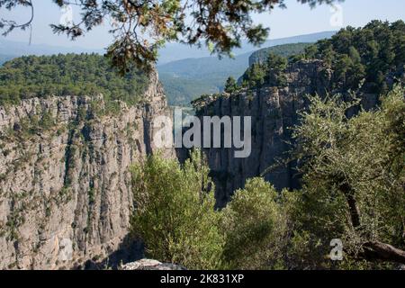 Canyon Köprülü, canyon, 400m di profondità, con fiume Köprüçay, sui monti Taurus, Provincia di Antalya, Turchia Foto Stock