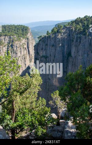 Canyon Köprülü, canyon, 400m di profondità, con fiume Köprüçay, sui monti Taurus, Provincia di Antalya, Turchia Foto Stock