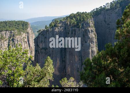 Canyon Köprülü, canyon, 400m di profondità, con fiume Köprüçay, sui monti Taurus, Provincia di Antalya, Turchia Foto Stock