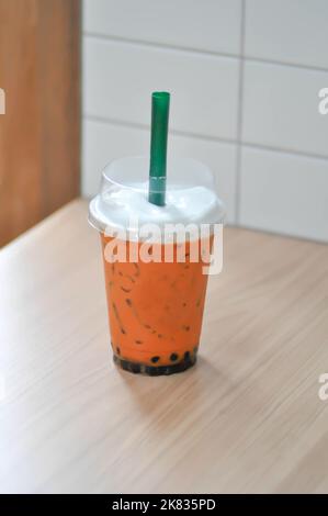 Tè al latte o tè tailandese o tè alle bolle, tè al latte thailandese o tè al latte ghiacciato con bolla Foto Stock