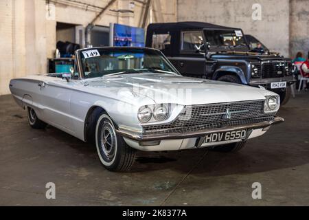 1966 Ford Thunderbird ‘HDV 655D’ all’Historics Classic & Sportscar Auctioneers tenutosi il 24th settembre 2022 presso il Bicester Heritage Centre Foto Stock