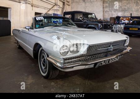 1966 Ford Thunderbird ‘HDV 655D’ all’Historics Classic & Sportscar Auctioneers tenutosi il 24th settembre 2022 presso il Bicester Heritage Centre Foto Stock