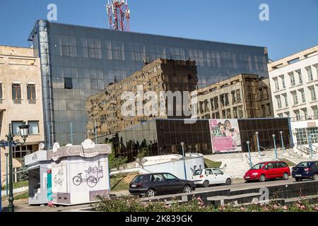 DROBETA TR-SEVERIN, ROMANIA-SETTEMBRE 26: Edifici nel centro della zona il 26 settembre 2015 a Drobeta Tr-Severin. Foto Stock