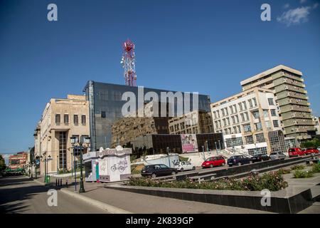 DROBETA TR-SEVERIN, ROMANIA-SETTEMBRE 26: Edifici nel centro della zona il 26 settembre 2015 a Drobeta Tr-Severin. Foto Stock