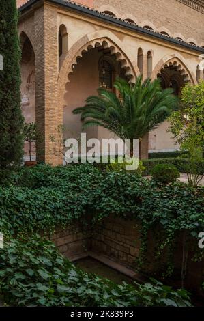 L'Aljaferia Palace è un palazzo medievale fortificato costruito durante la seconda metà del 11th ° secolo nella Taifa di Saragozza in al-Andalus, presente d Foto Stock