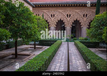 L'Aljaferia Palace è un palazzo medievale fortificato costruito durante la seconda metà del 11th ° secolo nella Taifa di Saragozza in al-Andalus, presente d Foto Stock