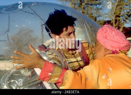 Jake Gyllenhaal Film: Bubble Boy (2001) personaggi: Jimmy Livingston regista: Blair Hayes 23 Agosto 2001 **ATTENZIONE** questa foto è solo per uso editoriale ed è il copyright di TOUCHSTONE e/o del fotografo assegnato dalla Film o dalla Società di produzione e può essere riprodotto solo da pubblicazioni in concomitanza con la promozione del suddetto Film. È richiesto un credito obbligatorio per TOUCHSTONE. Il fotografo deve essere accreditato anche quando è noto. Nessun uso commerciale può essere concesso senza l'autorizzazione scritta della Film Company. Foto Stock