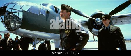 Alec Baldwin Film: Pearl Harbor (USA 2001) personaggi: Il col. James Doolittle regista: Michael Bay 21 maggio 2001 **AVVERTENZA** questa fotografia è solo per uso editoriale ed è copyright di BUENA VISTA e/o del fotografo assegnato dalla Film o dalla Production Company e può essere riprodotta solo da pubblicazioni in concomitanza con la promozione del film di cui sopra. È richiesto un credito obbligatorio a BUENA VISTA. Il fotografo deve essere accreditato anche quando è noto. Nessun uso commerciale può essere concesso senza autorizzazione scritta da parte della Film Company. Foto Stock