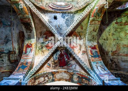 Chiesa romanica di Salardu, Val d'Aran, Spagna - soffitto dipinto Foto Stock