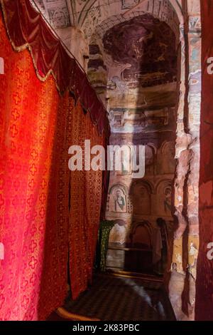 TIGRAY, ETIOPIA - 22 MARZO 2019: Interno della chiesa di Abuna Abraham Debre Tsion nella regione di Tigray, Etiopia Foto Stock