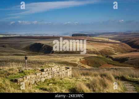 Sentiero per le cascate del Bronte e le alture di Wutherung Foto Stock