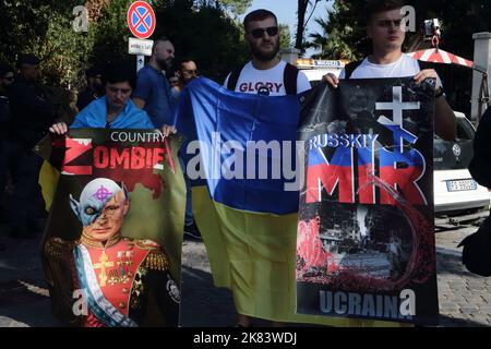 Roma, Italia. 20th Ott 2022. 20 ottobre 2022 - la comunità Ucraina di Roma protesta contro il bombardamento delle città ucraine di fronte all'ambasciata iraniana a Roma. Roma, Italia. Â Evandro Inetti via ZUMA Wire) (Credit Image: © Evandro Inetti/ZUMA Press Wire) Credit: ZUMA Press, Inc./Alamy Live News Foto Stock