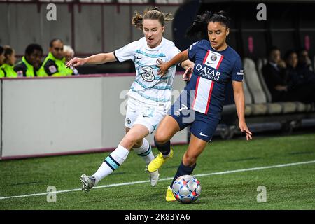 Parigi, Francia. 20th Ott 2022. Niamh CHARLES di Chelsea e Sakina KARCHAOUI di PSG durante la UEFA Women's Champions League, Group Una partita di calcio tra Parigi Saint-Germain e Chelsea il 20 ottobre 2022 allo stadio Jean Bouin di Parigi, Francia - Foto: Matthieu Mirville/DPPI/LiveMedia Credit: Agenzia indipendente per le foto/Alamy Live News Foto Stock