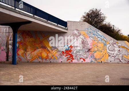 Graffiti in modalità 2 alla stazione della metropolitana Vltavská di Praga, Repubblica Ceca. Foto Stock
