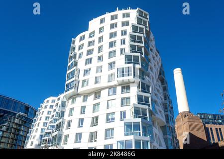 Pico House appartamento costruzione e camino di batteria centrale elettrica, nove Elms, Borough di Wandsworth, Greater London, Inghilterra, Regno Unito Foto Stock