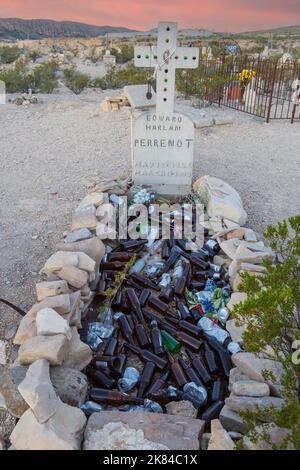 Terlingua, Texas. Tombe nel cimitero Terlingua, risalenti all'inizio del novecento, ancora in uso. Foto Stock