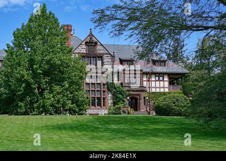 Canandaigua, NY, USA - Agosto 2022: L'ornato 19th ° secolo Sonnenberg Mansion, sul Registro Nazionale dei luoghi storici Foto Stock