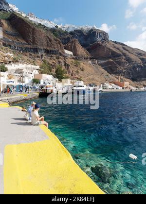 Porto vecchio nel di Fira. Isole Cicladi greche di Santorini nel Mar Egeo Foto Stock