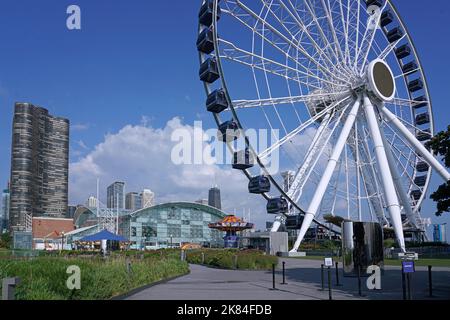 Chicago, USA - 2022 agosto: Il Navy Pier è un'area di divertimento lunga 3.300 metri sul lago Michigan, vicino al centro di Chicago Foto Stock