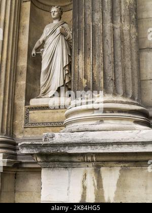 Grande pietra classica pilastro romano closeup con statua di san in alcova Foto Stock